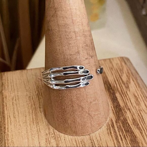 Weird Hand Adjustable Sterling Silver Ring Sizes 7,8,9,10 - Picture 3 of 5